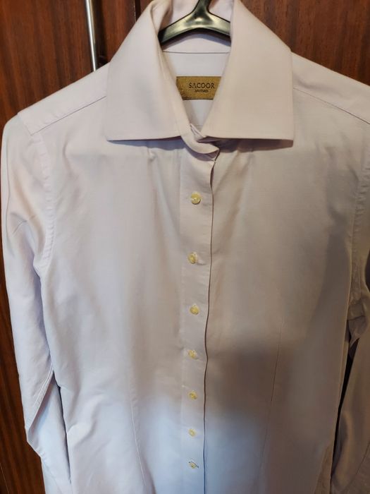 Camisa feminina da Sacoor rosa e branca