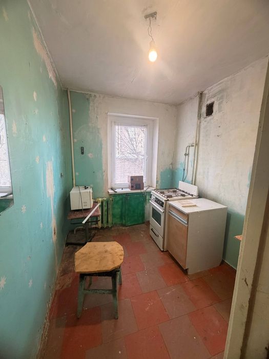 Продається квартира "Малосімейка" на 17 кварталі.