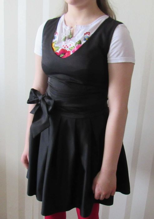 Дуже гарний шкільний сарафан р.36