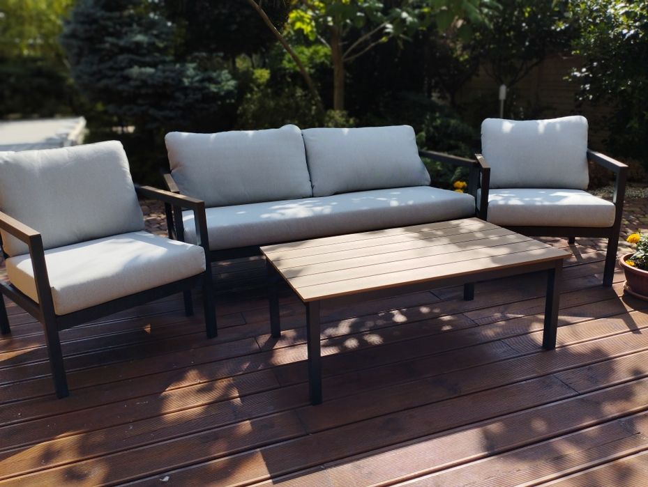 Meble ogrodowe Bejstrup Jysk sofa, dwa fotele stolik.