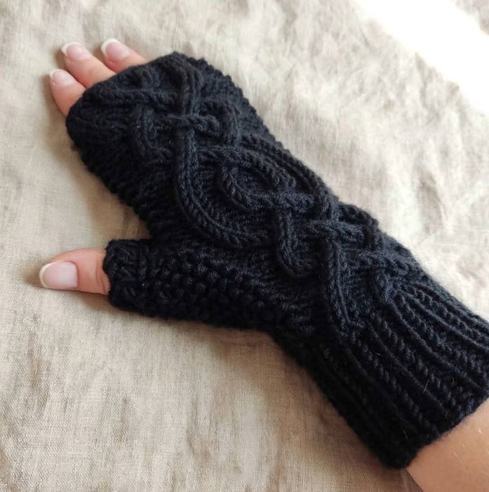 Mitenki handmade czarne merino Drops warkocz unisex