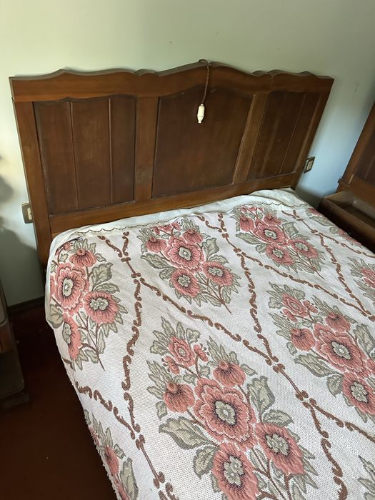 Cama de casal em madeira 2