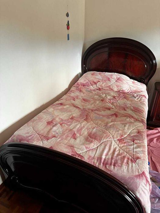 Conjunto de mobília de quarto em Mogno