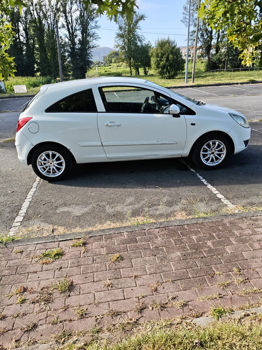 Opel Corsa D comercial