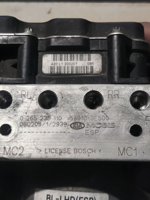 Блок ABS bosch  Kia Sorento 1 2006-2011 з Esp 3Е500
