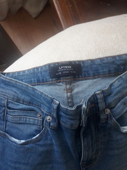 Calças ganga Novas, Confort Slim Premium Basics n.36 da Lefties-Zara