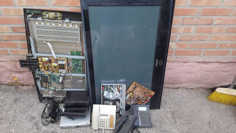 Радіодеталі , плати , блоки під ремонт чи на розбор