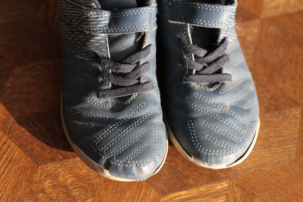 Lekkie piłkarskie granatowe buty Decathlon Imviso 30 dł. wkł. 19,5 cm