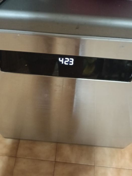 Máquina de lavar louça impecável