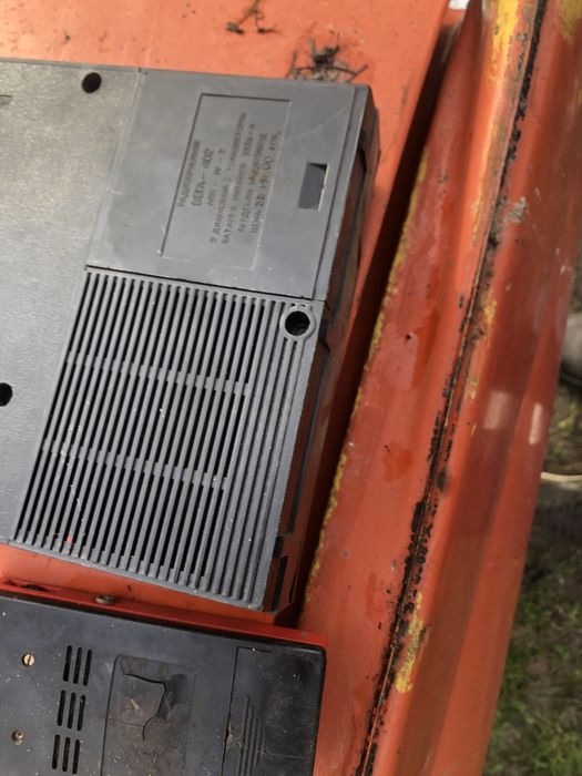 Продам Бабиный магнитофон и кассетный весна