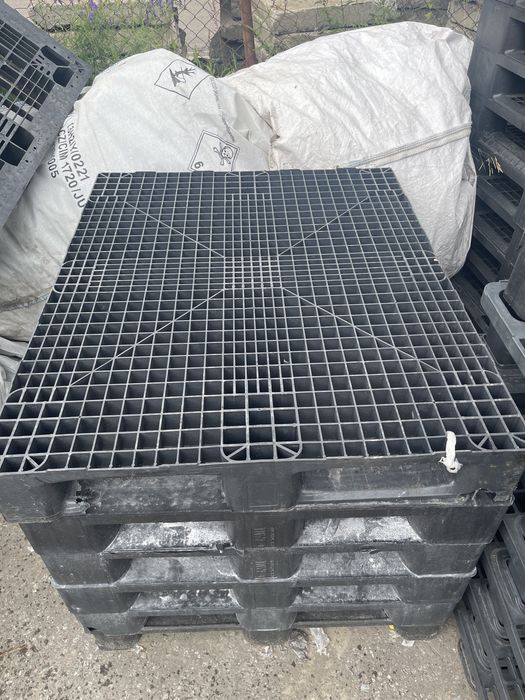 Palety plastikowe ażurowe 120x100 grube, różne wzory. Używane