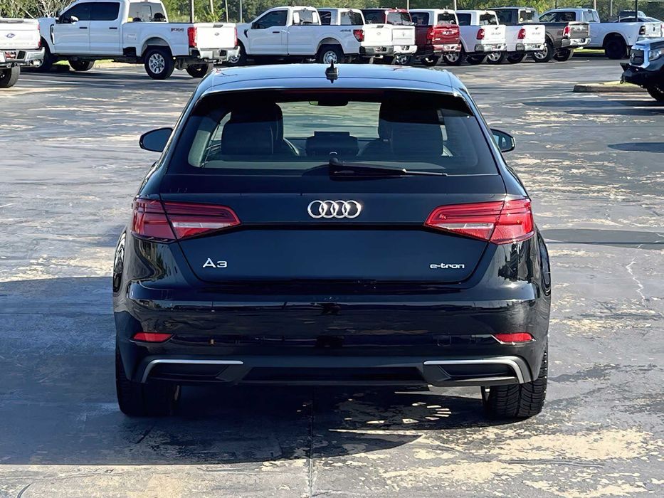 Audi A3 e-tron      2016