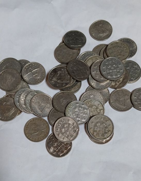 Lote de 50 moedas de 5 escudos
