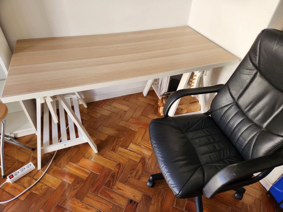 Mesa secretária e cadeira de escritório