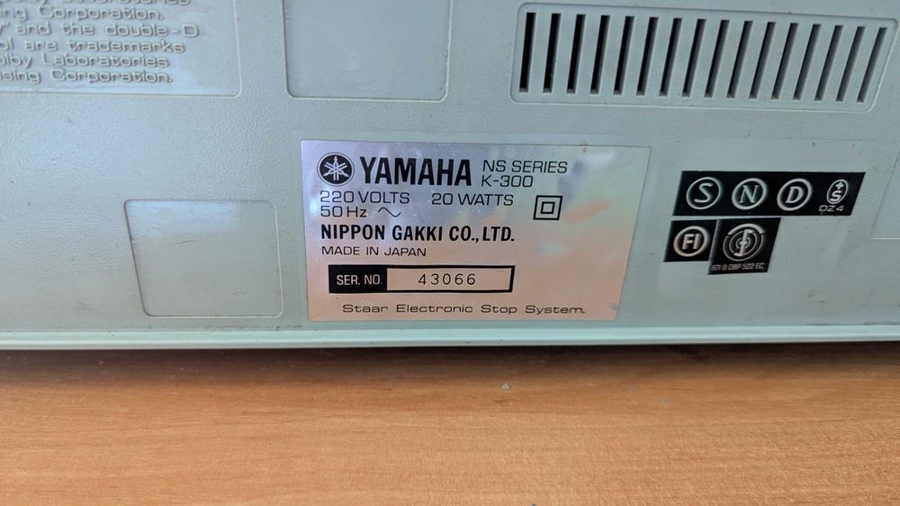 deck Yamaha serii „Natural Sound”, model K-300