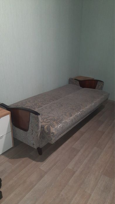 продам диван сірий