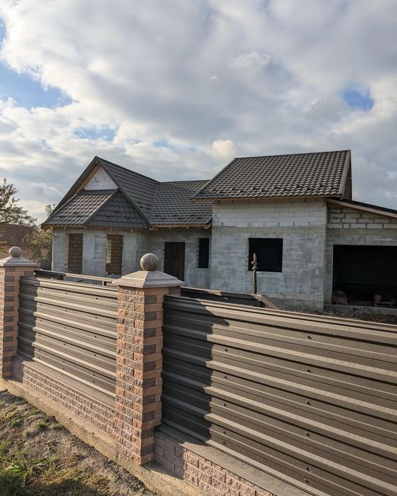 Покрівельні роботи фасадні роботи каркасне будівництво монтаж парканів