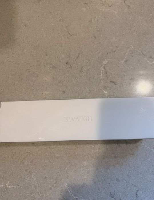 Apple Watch Series 5 44mm cor Cinza Sideral com pulseira desportiva.