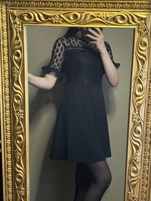 Чорна коротка сукня з кружевом