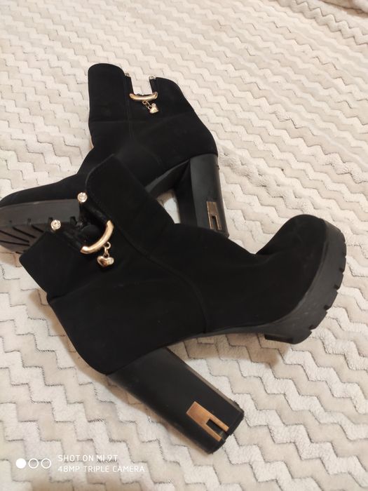 Ботильйони на підборах