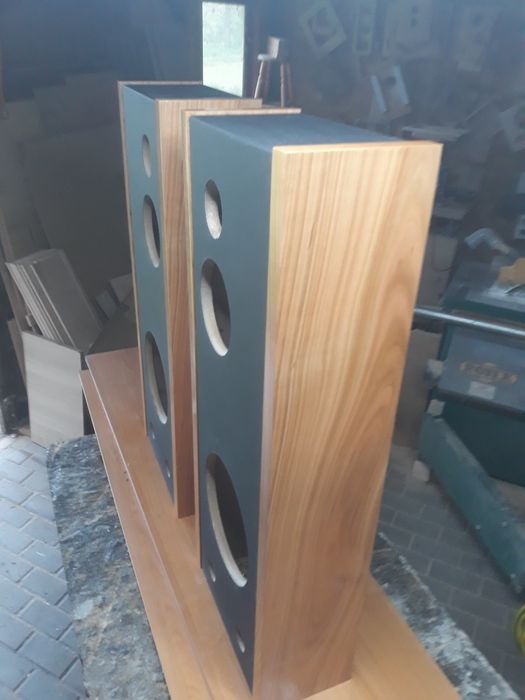 Obudowy kolumn audio
