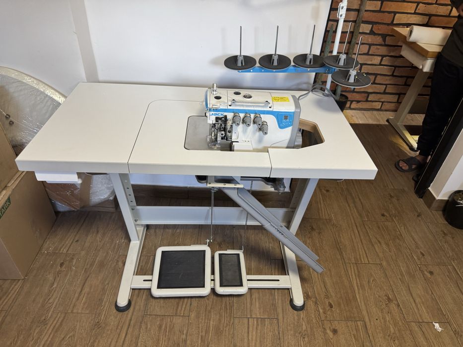 JACK E4-5-M03/333 – Overlock 5-nitkowy