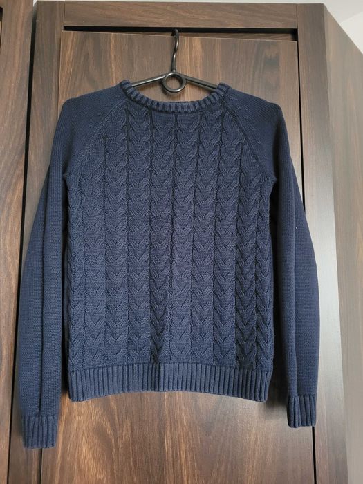 Granatowy sweter
