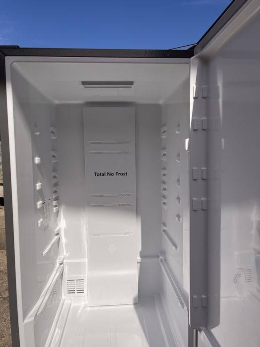 Frigorífico Combinado HISENSE - 304L - 186 cm - INOX