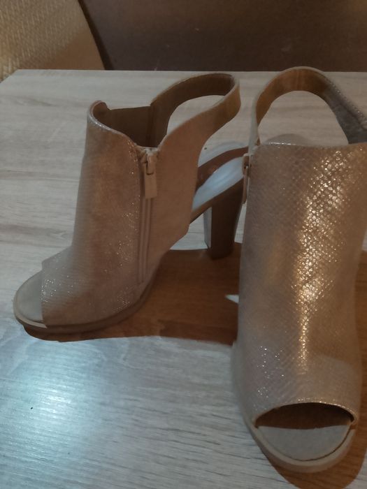 Sandałki na klocku