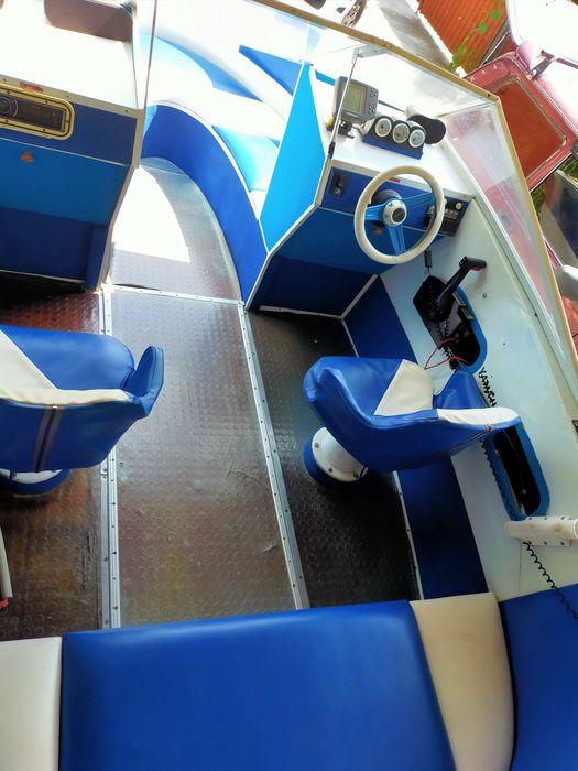 Катер с двигателем Mercury 90