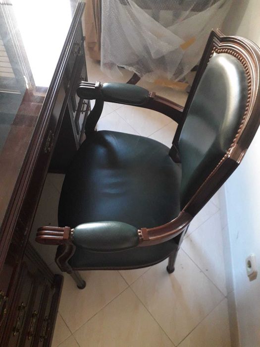 Mobiliário de Escritório em Mogno