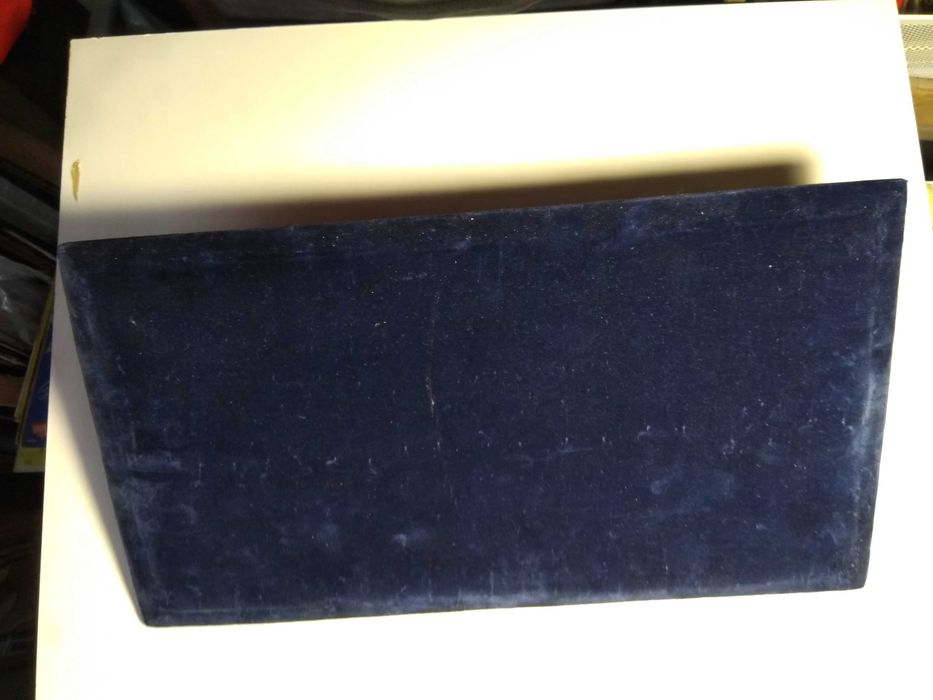 Expositor de brincos em bom estado