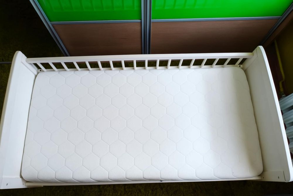 Łóżeczko łóżko dziecięce stelaż drewniane 140 x 70 materac