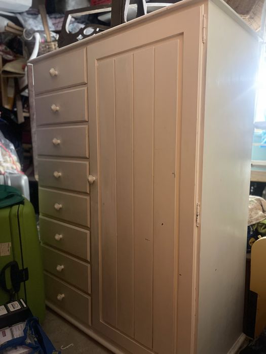 Movel pequeno roupeiro com gavetas