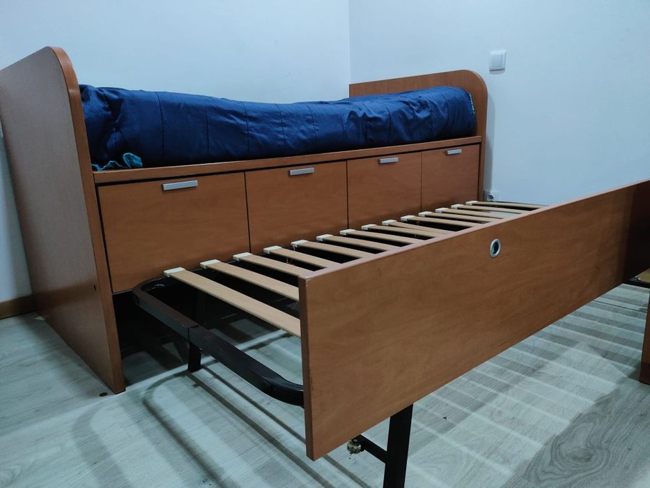 Cama de solteiro com gavetas e cama extra
