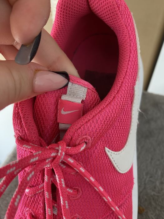 Śliczne, dziewczęce sportowe buty neonowy róż Nike