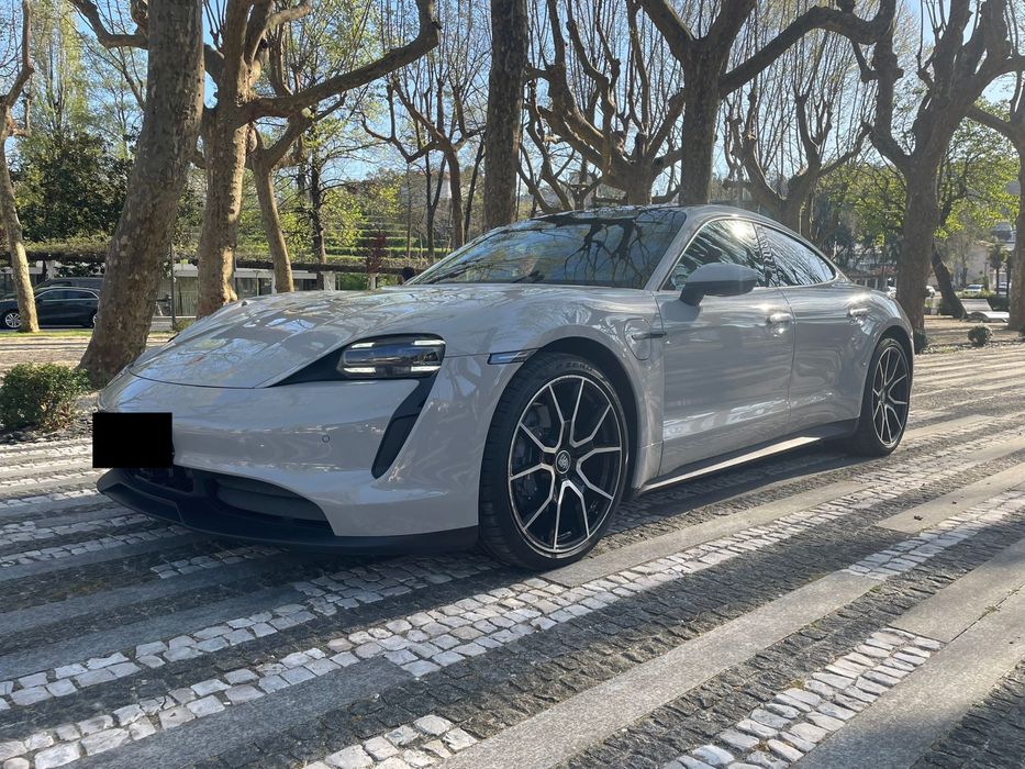 Porsche Taycan como novo