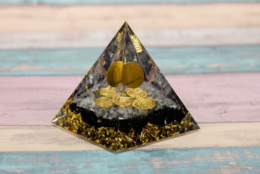 Piramida Orgonit Tygrysie Oko Miedź Kryształ Triskelion Celtycki 5 cm