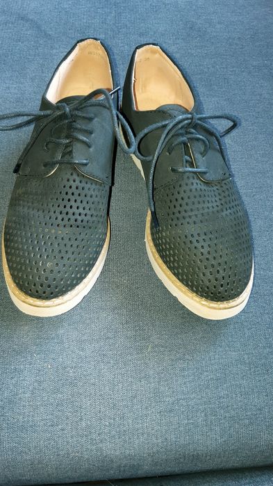 Półbuty czarne sznurowane ażurowe 36