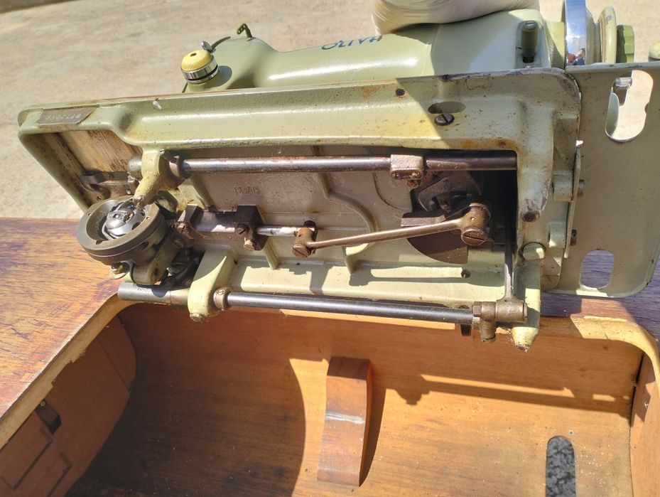 Máquina de Costura Oliva