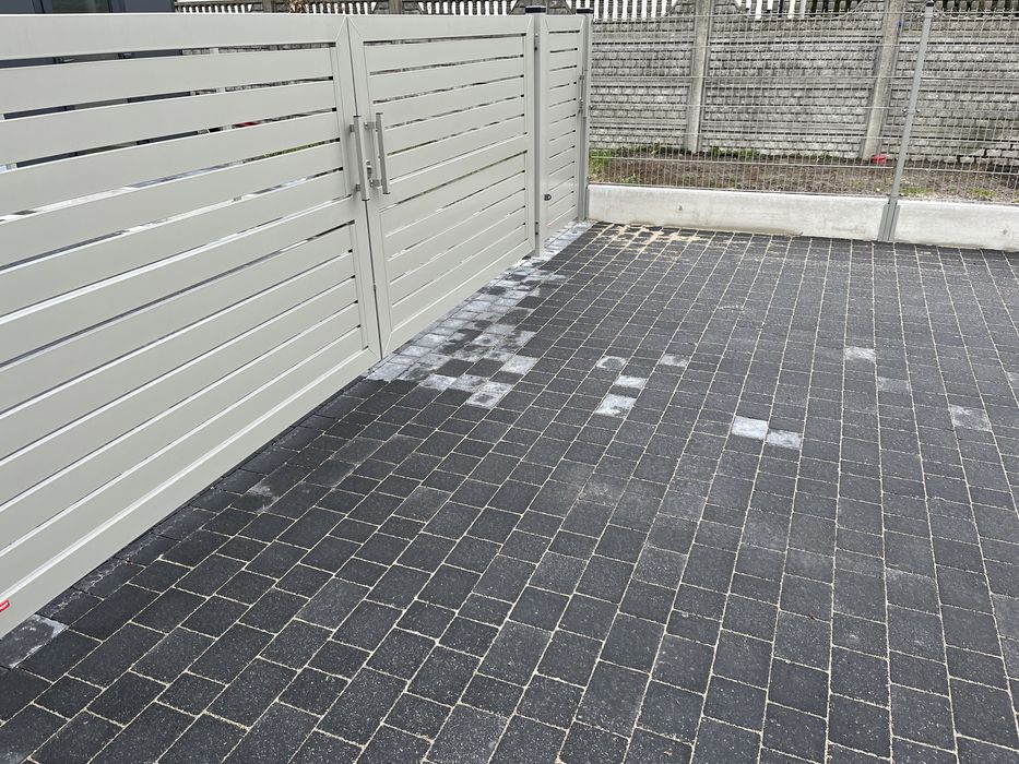 ogrodzenie frontowe furtka brama napęd garaż z płyt betonowych