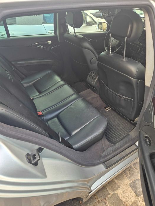 Carrinha Mercedes E220 - Automática - Diesel 150cc - 7 lugares foto 5