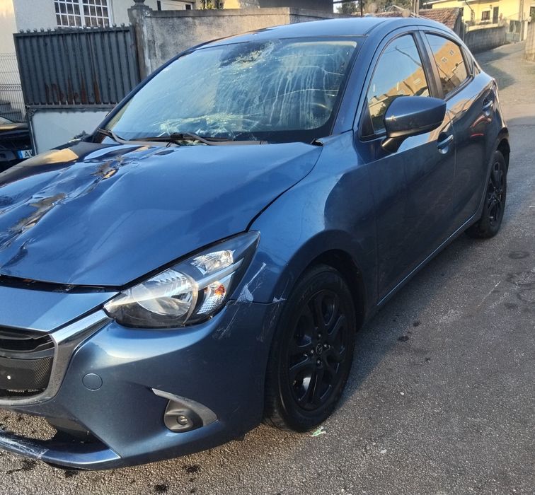 vendo Mazda 2 1.5 skyactiv-g nacional 2019 acidentado salvado