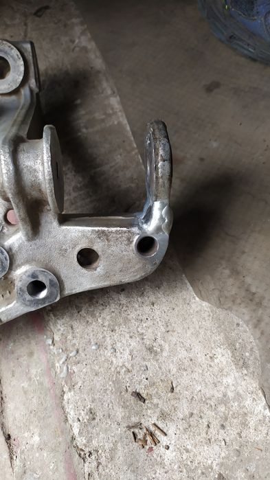 Кронштейн правый 1K0199296E (VW) переднего подрамника VW GOLF PLUS 5