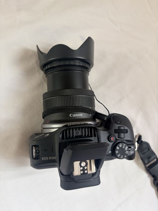 Canon eosR100