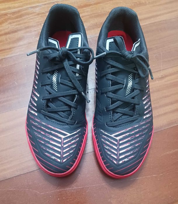 Sapatilhas de futsal GINKA 500 preto/vermelho - n°36