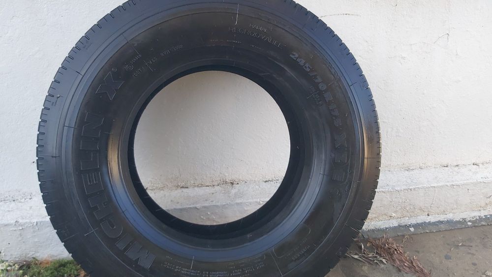 Pneu 245 michelin