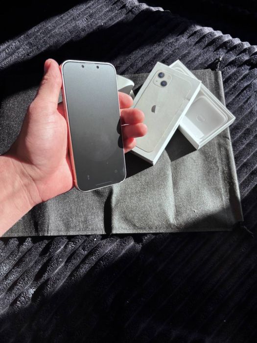 iPhone 13 128GB White / Starlight
