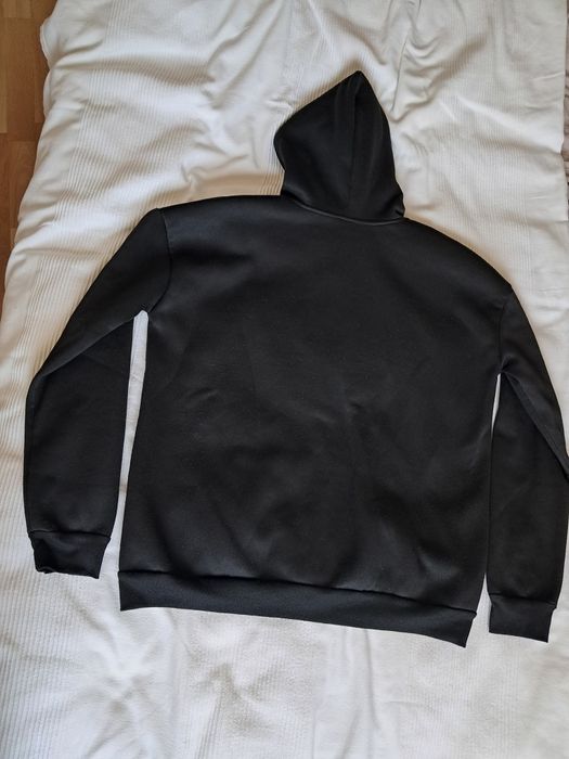 Czarna bluza z kryształkami