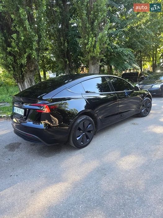 Tesla Model 3 2024